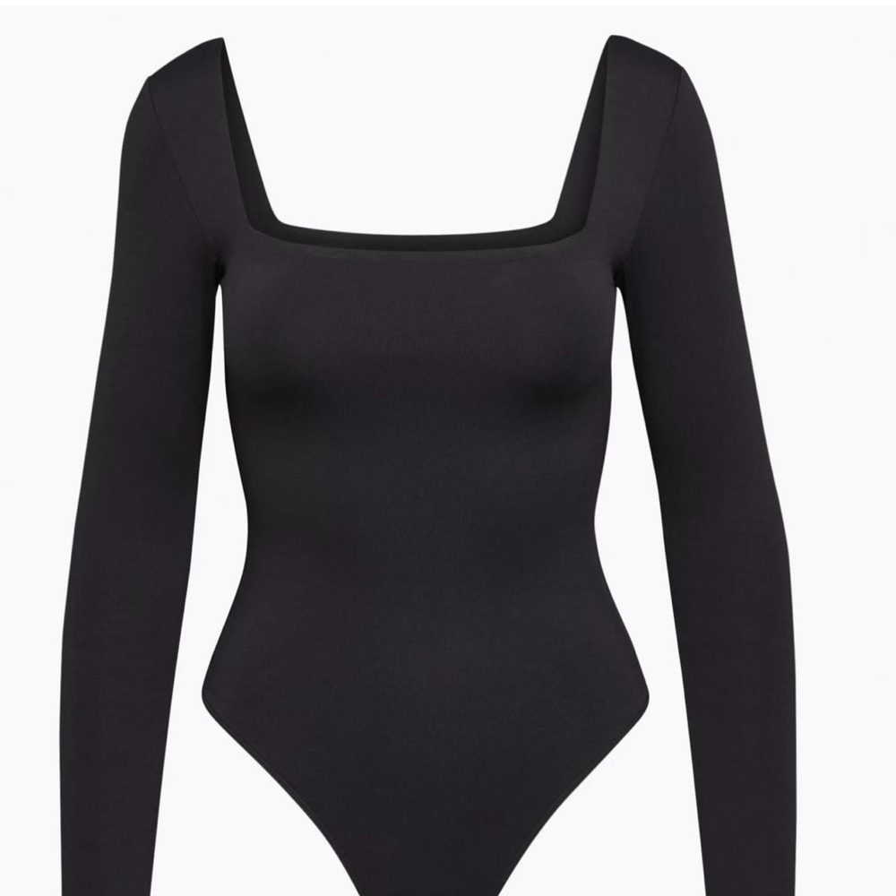 Babaton Contour Squareneck Longsleeve Bodysuit